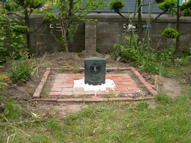 tomb1