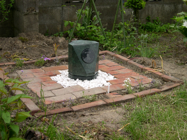 tomb2
